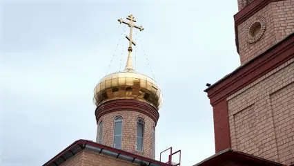 Нижнекамцы приносят в храм гуманитарную помощи для жителей Оренбургской области