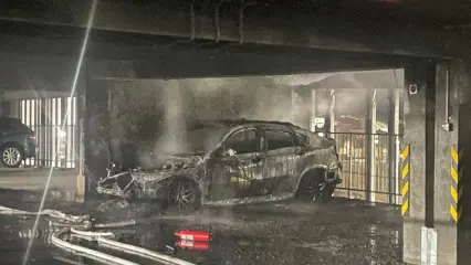 В Казани на парковке ЖК сгорел BMW X6