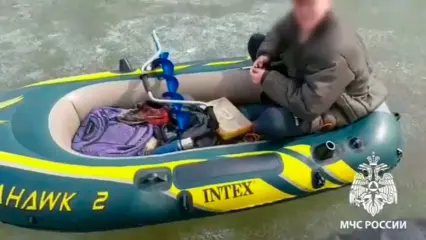 В Набережных Челнах спасли мужчину, отправившегося рыбачить с лодкой на лёд