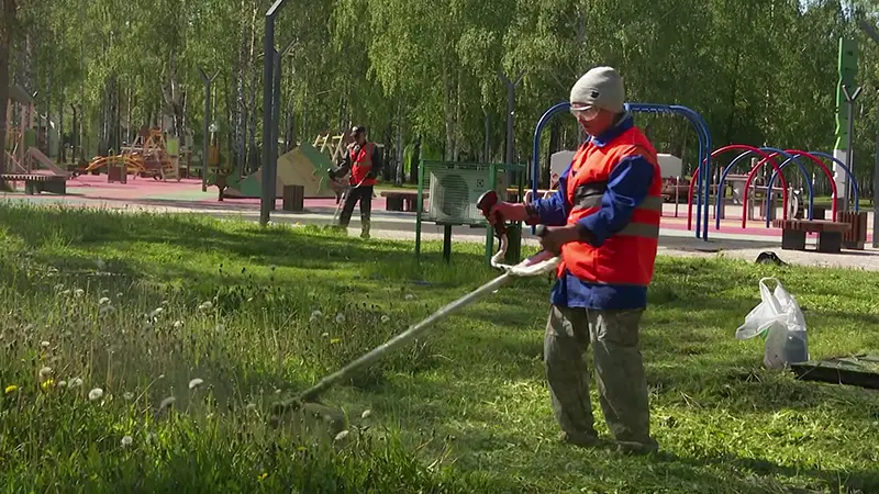 В Нижнекамске экологический двухмесячник завершился уборкой в парке «Семья»