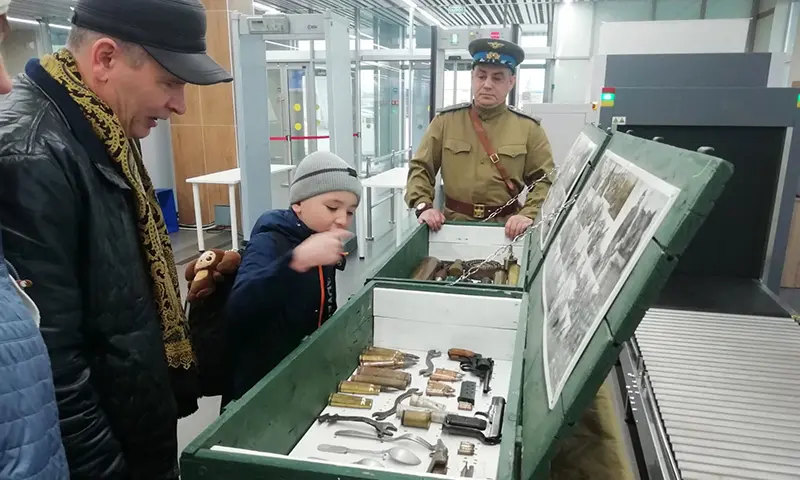 В аэропорту «Бегишево» открылась выставка оружия военных лет