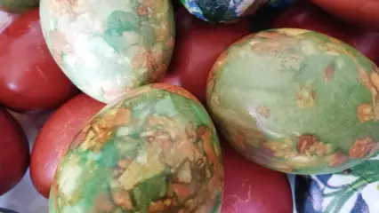 Как красиво и без вреда для здоровья покрасить яйца на Пасху