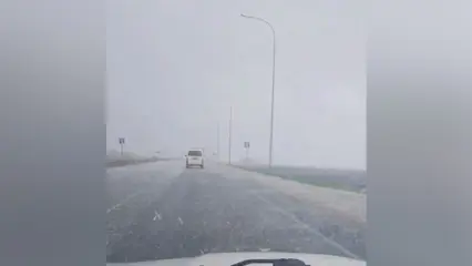 Трассу Челны – Нижнекамск заметает градом и снегом  –  видео