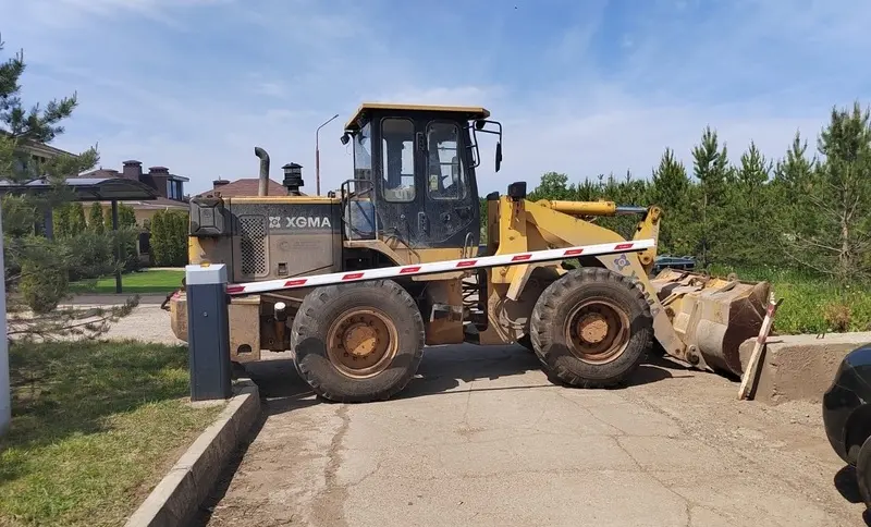 В Нижнекамске демонтируют незаконно установленные шлагбаумы