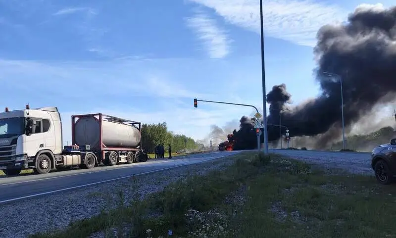 На трассе в Нижнекамском районе загорелся бензовоз