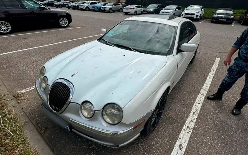 Житель Татарстана погасил долг по налогам, чтобы не потерять свой Jaguar