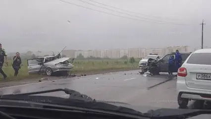 В Нижнекамске столкнулись две отечественные машины