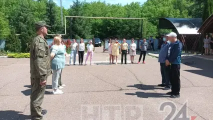 Мужья двух сотрудниц военкомата Нижнекамска заключили контракт на военную службу