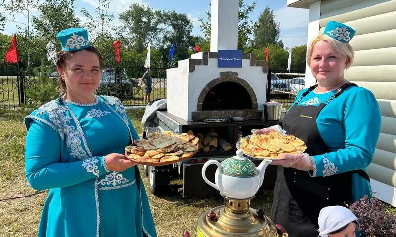 Раис Татарстана посетил площадку нижнекамского подворья на Сабантуе в Йошкар-Оле