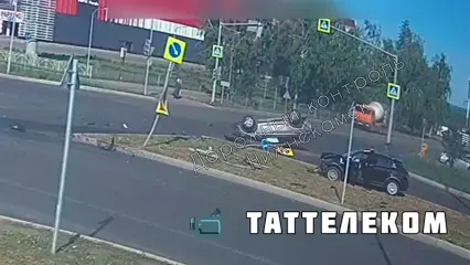 Появилось видео момента аварии с перевёртышем в Нижнекамске