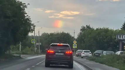 Жители Казани запечатлели необычное радужное пятно в небе