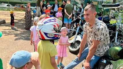Нижнекамские мотоциклисты навестили воспитанников соцприюта в Челнах