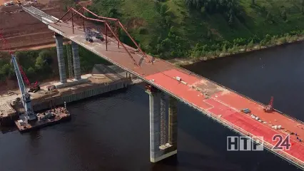 Осталось 100 метров для полного соединения мостом берегов Камы под Нижнекамском