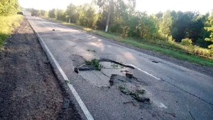 Ямы на дороге БСИ в Нижнекамске заделают в течение года