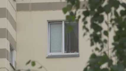 В Татарстане девочка выпала с пятого этажа и чудом осталась жива