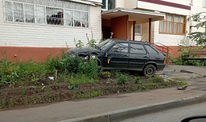 В Нижнекамске неизвестные на «четырнадцатой» устроили ДТП во дворе