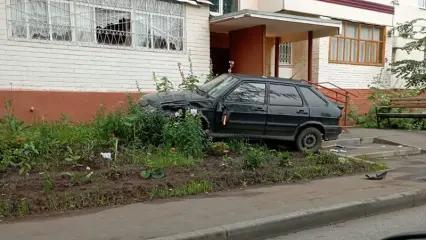 В Нижнекамске неизвестные на «четырнадцатой» устроили ДТП во дворе