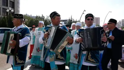 По Нижнекамску прошли шествием гармонисты со всего Татарстана и Удмуртии