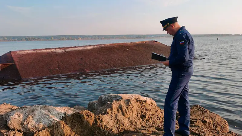 На Каме в Набережных Челнах затонул плавкран, прокуратура начала проверку