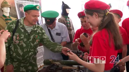 В нижнекамской школе открылась передвижная выставка-музей «На защите границ»