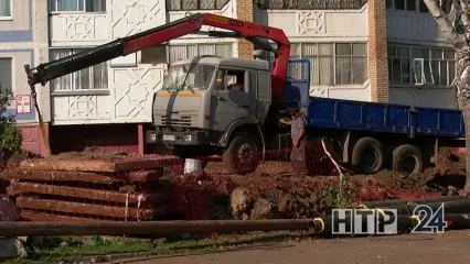 В Нижнекамске 7 бригад ведут работы по замене труб горячего водоснабжения и теплосетей