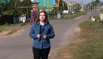 Анжелика Степанова на съемках репортажа о некачественной воде в одной из деревень Нижнекамского района