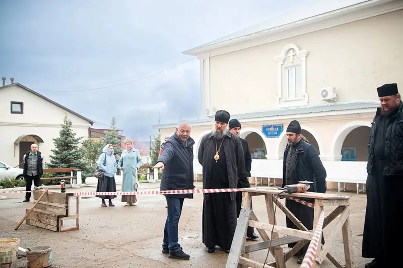 В поселке Красный Ключ на подворье Иоанна Кронштадтского строится крещальный храм