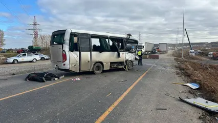 После столкновения двух автобусов на трассе в Татарстане возбуждено уголовное дело