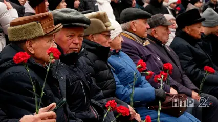 В Нижнекамске провели митинг памяти к 111-летию Евгения Королёва