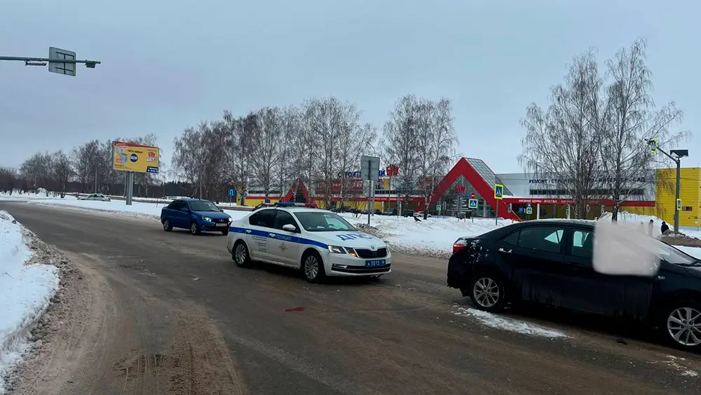 В Нижнекамске около десяти часов дня 23 декабря на улице Лесной произошёл наезд на двух пешеходов.