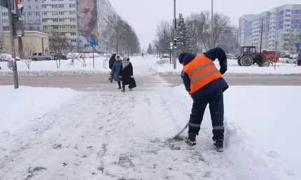 В Нижнекамске ликвидируют последствия снегопадов