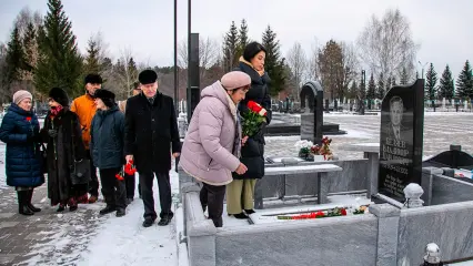 В Нижнекамске почтили память инженера-строителя Владимира Беляева