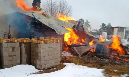 В селе Борок из-за неисправной проводки сгорела баня, ущерб составил 500 тысяч - НТР 24