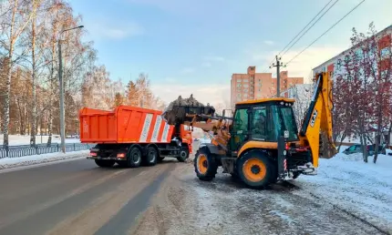 В Нижнекамске на уборку улиц от снега вышло 17 единиц спецтехники