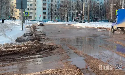 Стала известна причина затопления дорог на нескольких улицах в Нижнекамске - НТР 24