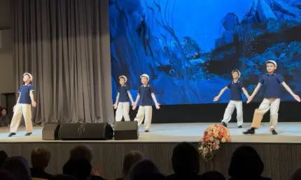 Концерт: ученики «Адымнар» поздравили учительниц с 8 Марта - НТР 24