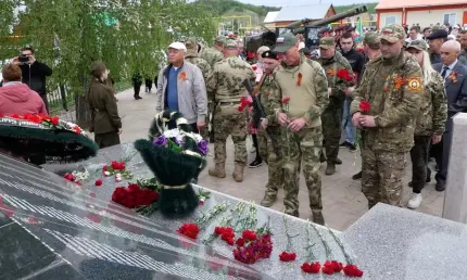 В селе Нижняя Уратьма Нижнекамского района открылся мемориал памяти бойцам СВО - НТР 24