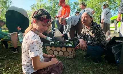 Добрый сад: особенные дети и их родители обустроили в парке «Семья» вазоны с живыми цветами - НТР 24