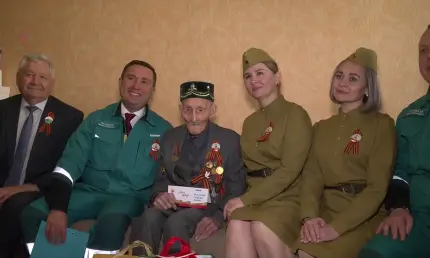 Руководство «Нижнекамскнефтехима» поздравило ветеранов с Днем Победы - НТР 24