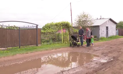 Скорая не проедет: жители Дмитриевки под Нижнекамском бьют тревогу из-за разбитой дороги - НТР 24