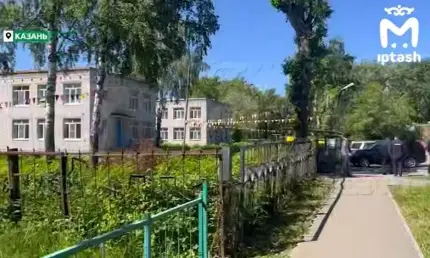 На территории детсада в Казани задержали парня с ножом - НТР 24