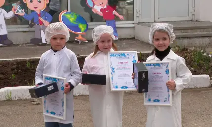 Малыши на фестивале в Нижнекамске познакомились с рабочими профессиями - НТР 24