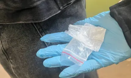 У гаражей на Красном Ключе поймали молодую пару закладчиков – им грозит до 15 лет тюрьмы - НТР 24