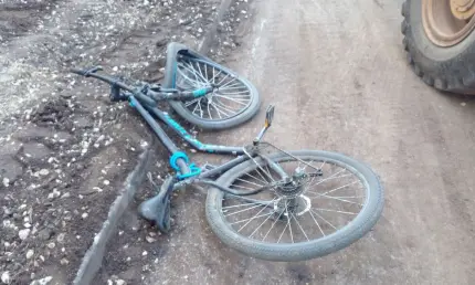 В Нижнекамске курьеру раздавили велосипед, пока он отдавал заказ - НТР 24