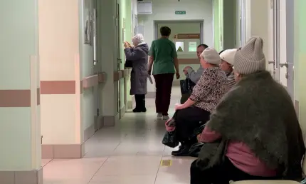 Схватила за волосы: в нижнекамской больнице у кабинета врача повздорили две женщины - НТР 24