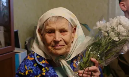 Нижнекамские дошколята поздравили труженицу тыла Раису Горедничеву с Днем Победы - НТР 24