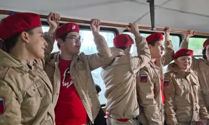 Юнармейцы устроили музыкальный флешмоб в трамваях Нижнекамска - НТР 24