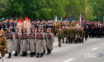 700 человек в строю: как прошёл парад Победы в Нижнекамске - НТР 24