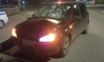 В Нижнекамске пешеход переходил дорогу на «красный» и попал под колеса легковушки - НТР 24