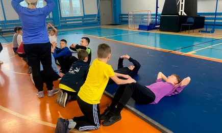 В российских школах могут ввести единую спортивную форму в цветах триколора - НТР 24